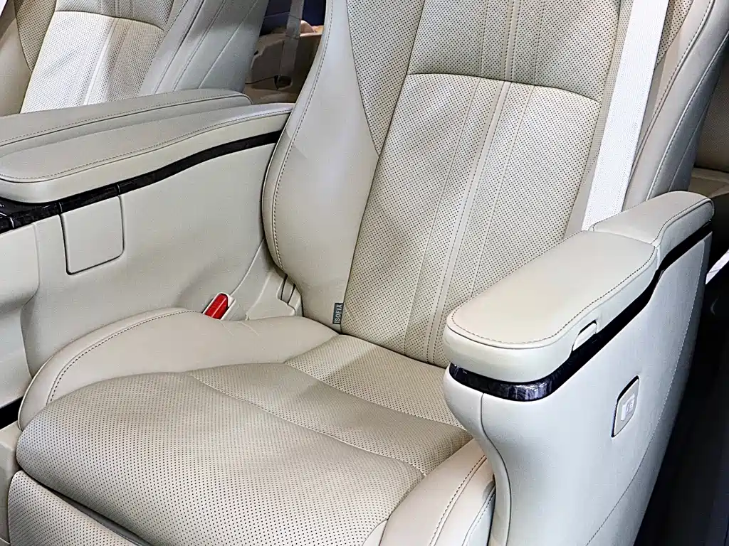 Toyota Alphard 2022 — фото 14