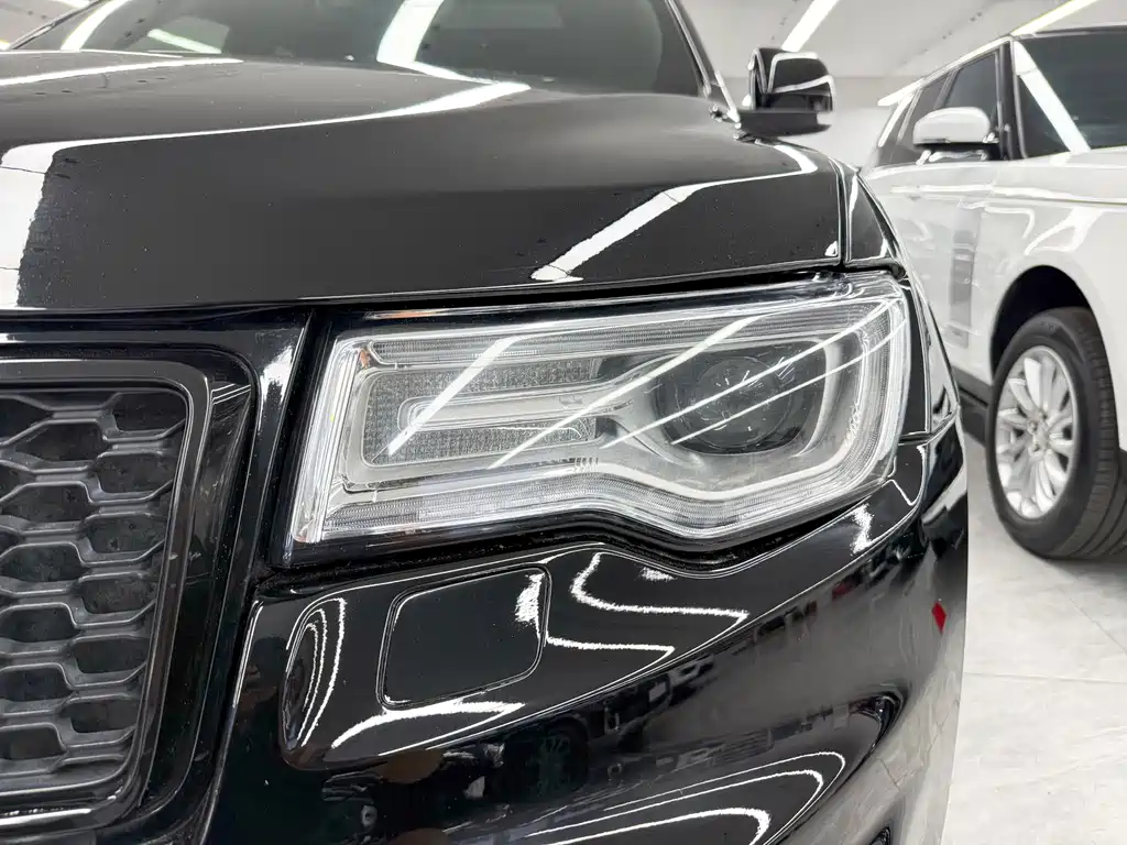 Jeep Grand Cherokee 2018 — фото 24