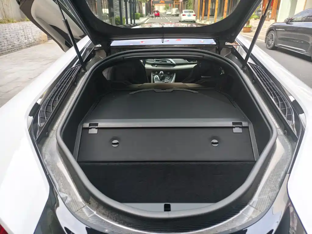 BMW i8 2017 — фото 14
