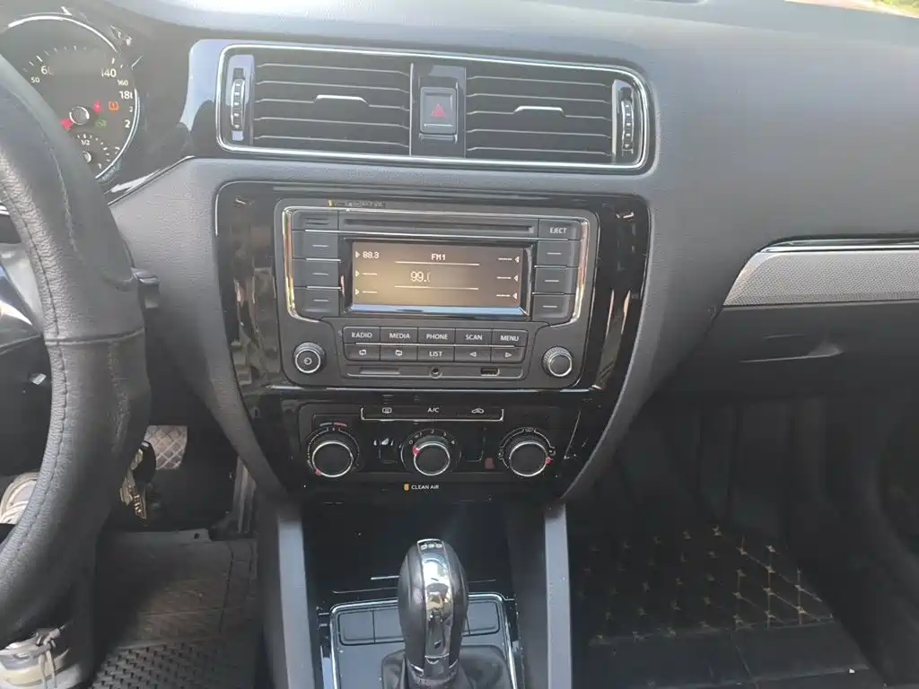 Volkswagen Sagitar 2016