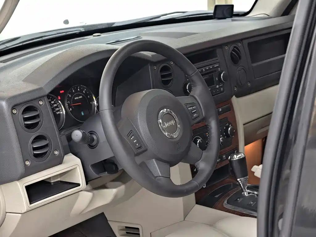 Jeep Commander Classic 2007 — фото 24