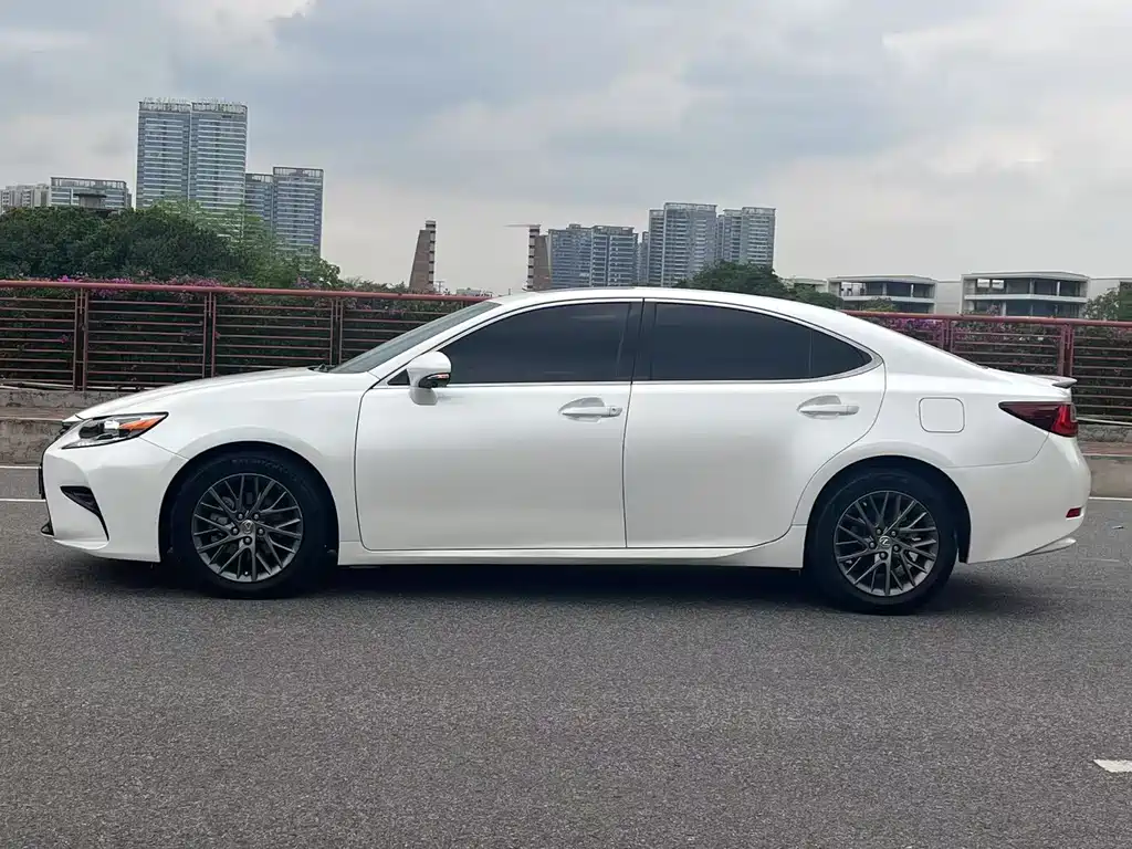 Lexus ES 2018 — фото 4