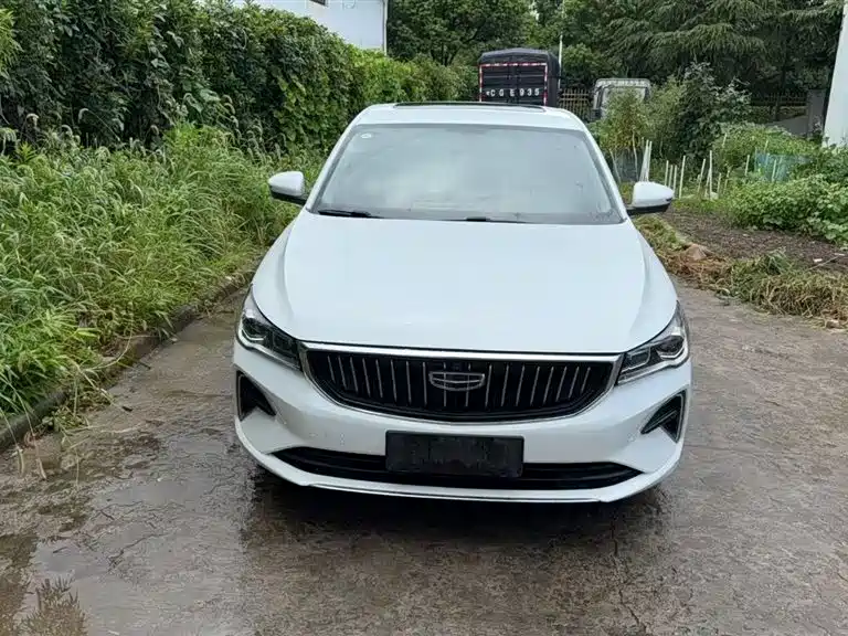 Geely Emgrand 2021