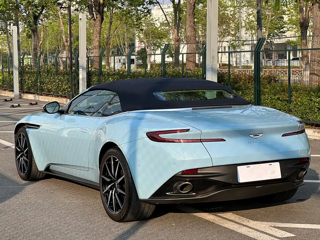 Aston Martin DB11 2020 — фото 4