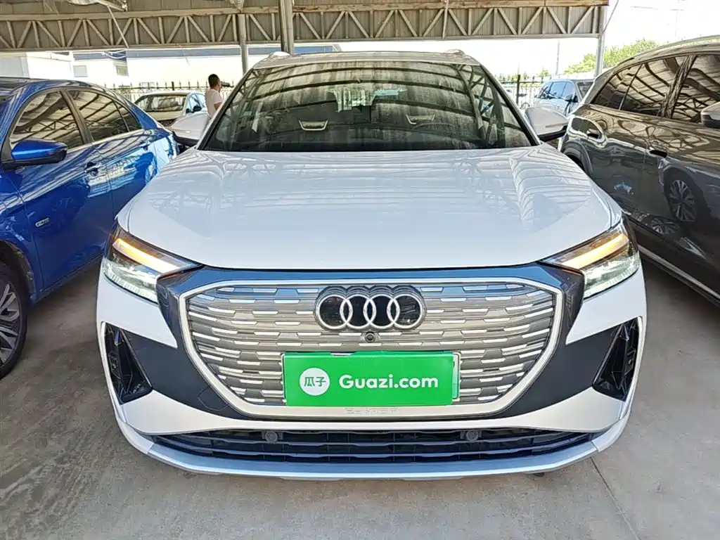 Audi Q4 e-tron 2023 — фото 3