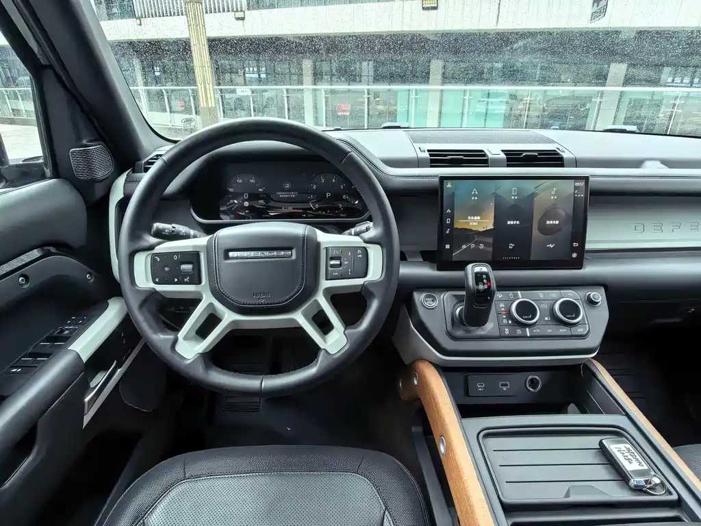 Land Rover Defender 2023 — фото 8