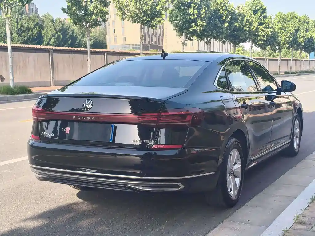 Volkswagen Passat 2023 — фото 19