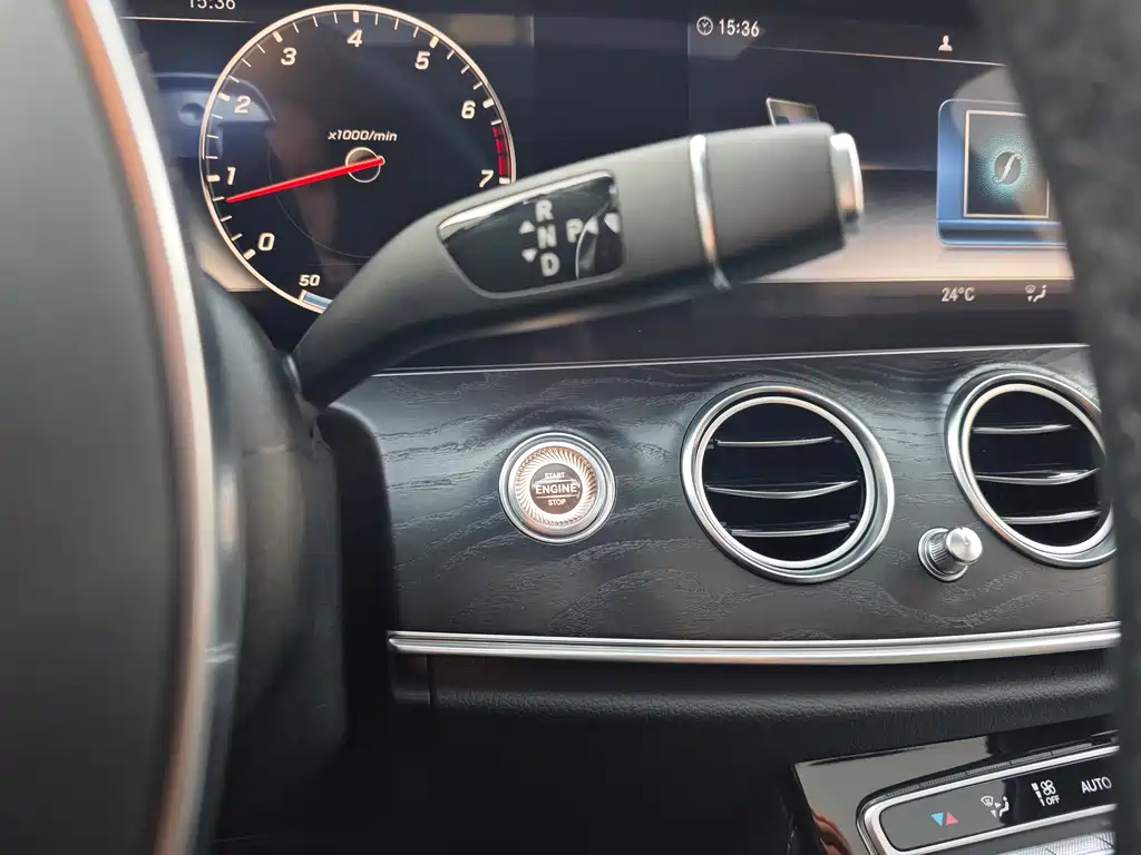 Mercedes-Benz E-Class 2017 — фото 18