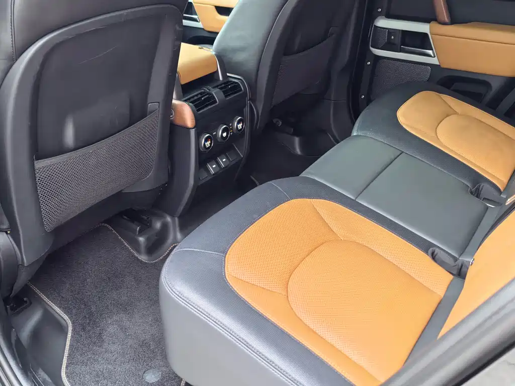 Land Rover Defender 2024 — фото 13