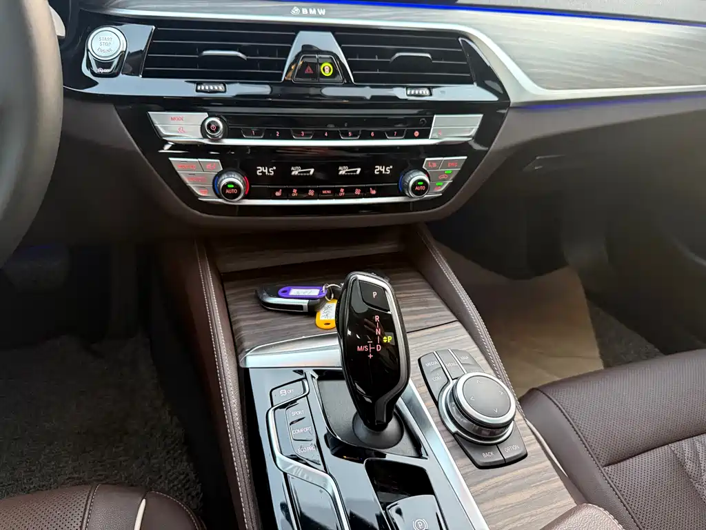 BMW 5 Series 2022 — фото 13