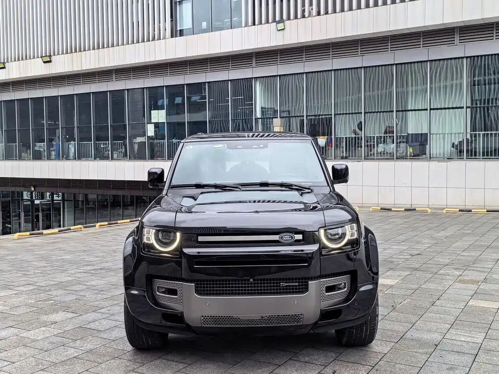 Land Rover Defender 2023