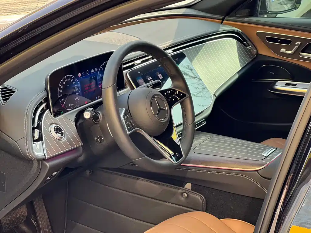 Mercedes-Benz E-Class 2025 — фото 3