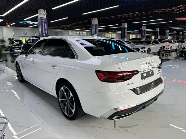 Audi A4L 2020