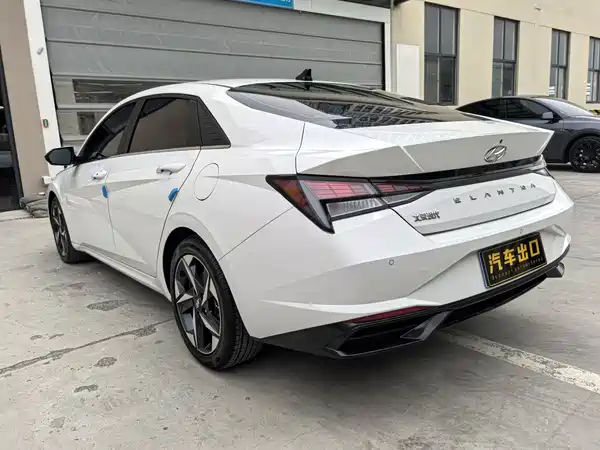Hyundai Elantra 2022
