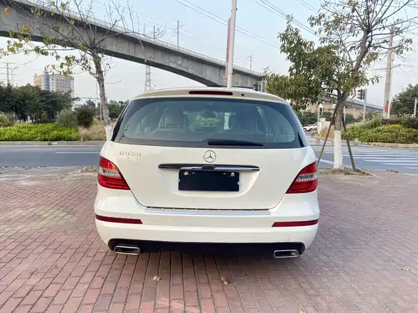 Mercedes-Benz R-Class 2011
