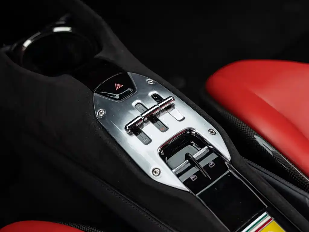 Ferrari SF90 2023 — фото 15
