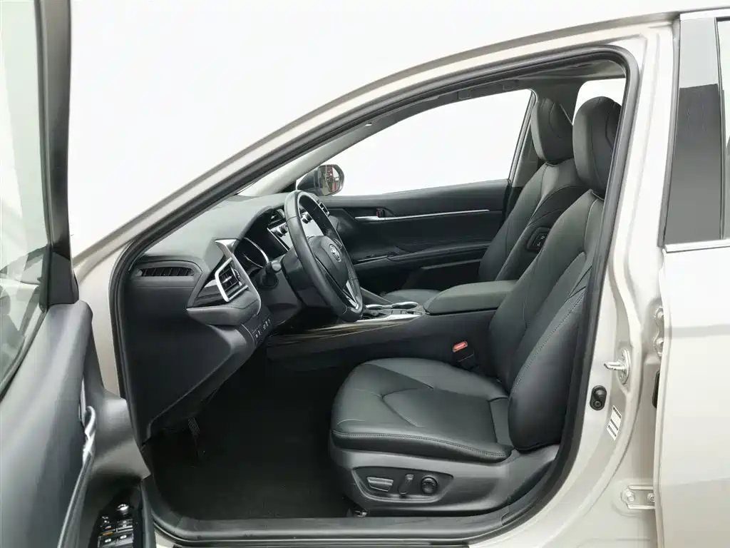 Toyota Camry 2020 — фото 10