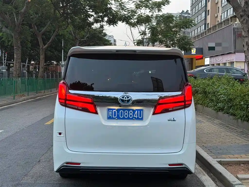 Toyota Alphard 2021 — фото 18