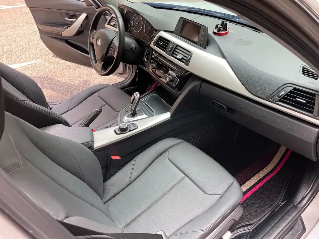 BMW 3 Series 2016 — фото 14