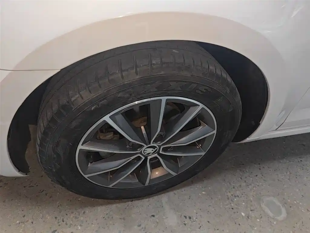 Skoda Octavia 2022 — фото 23