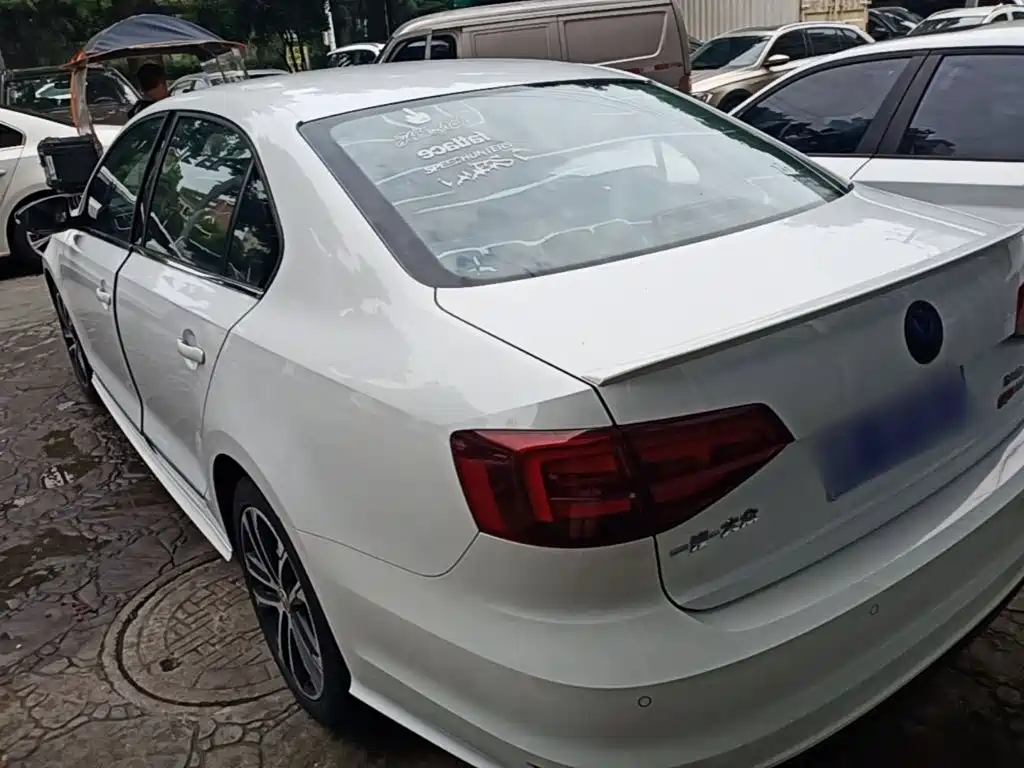 Volkswagen Sagitar 2016
