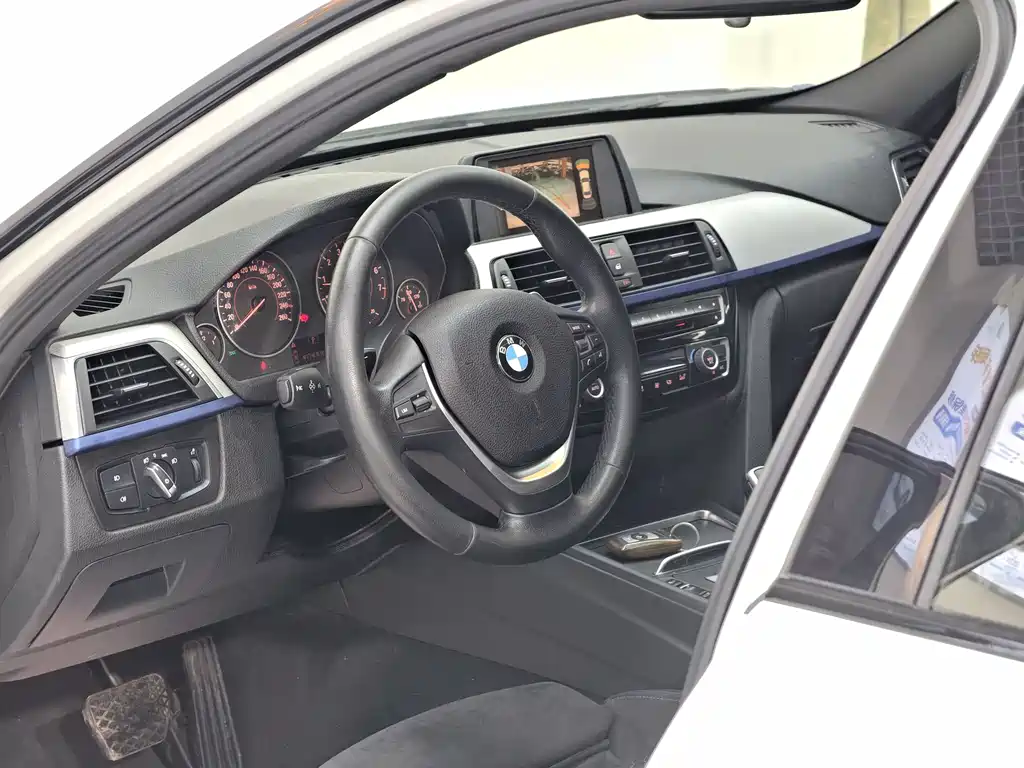 BMW 3 Series 2017 — фото 13