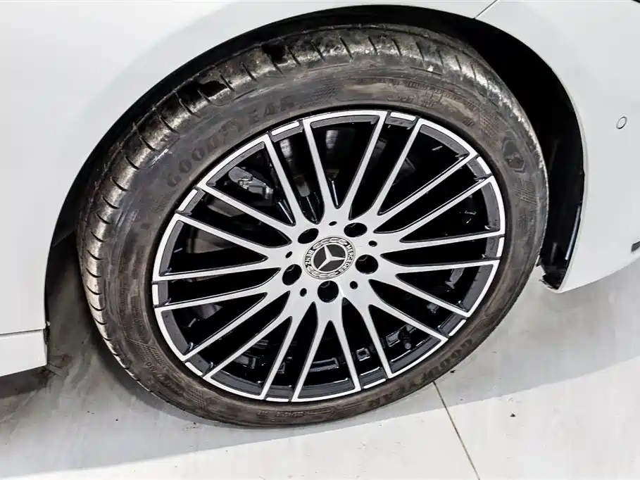 Mercedes-Benz C-Class 2024