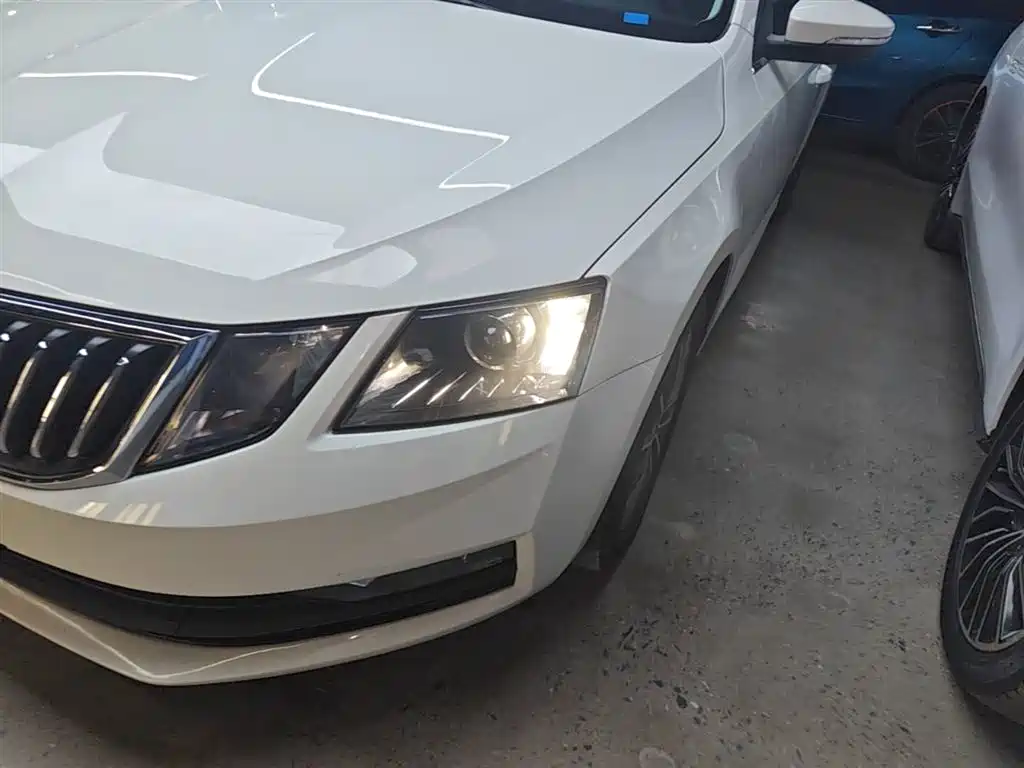Skoda Octavia 2022 — фото 24