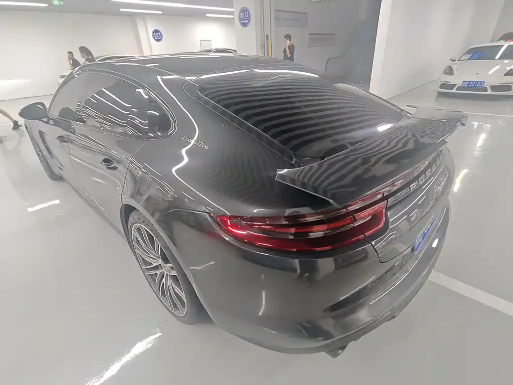 Porsche Panamera 2019 — фото 16