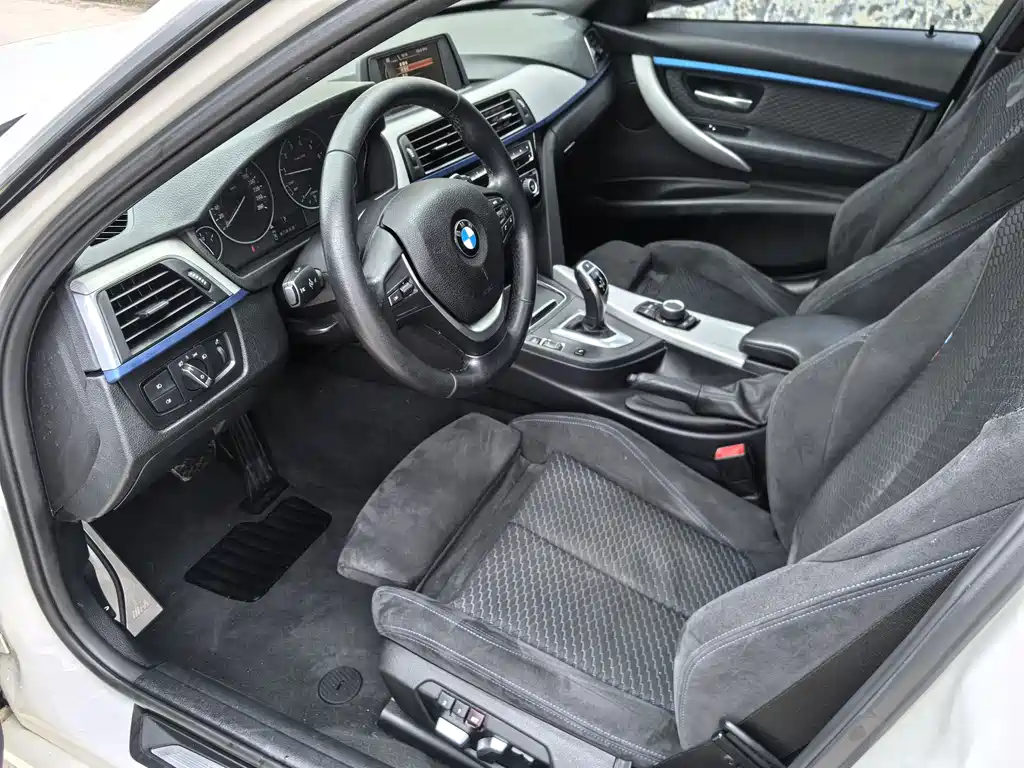 BMW 3 Series 2017 — фото 44