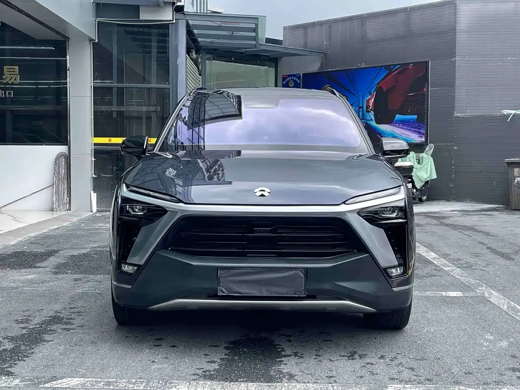 NIO ES8 2021