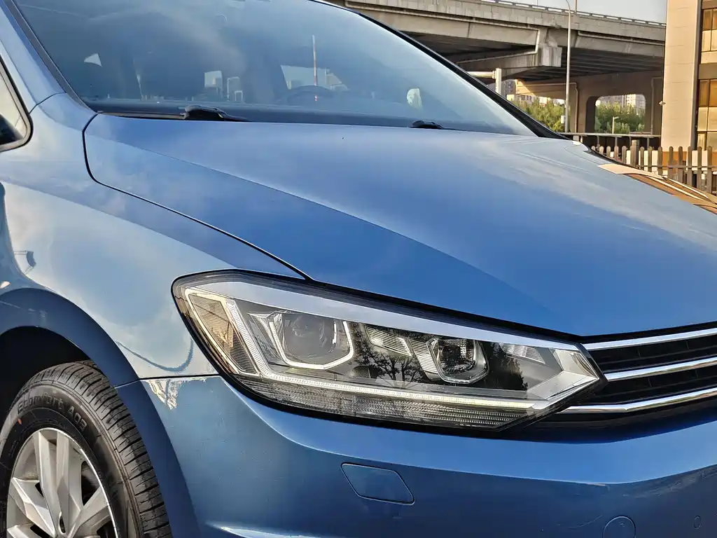 Volkswagen Touran 2017 — фото 27