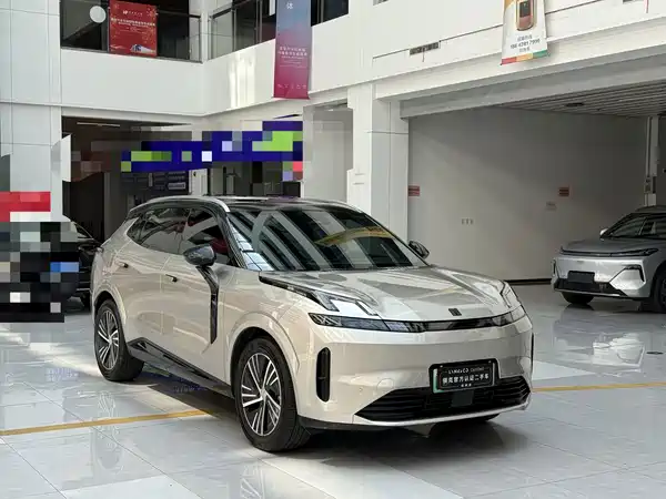 Lynk & Co 08 EM-P 2024