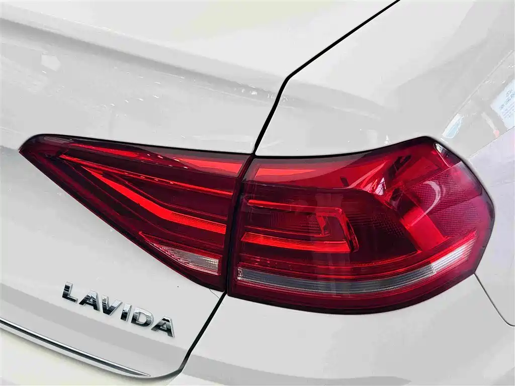 Volkswagen Lavida 2016 — фото 12