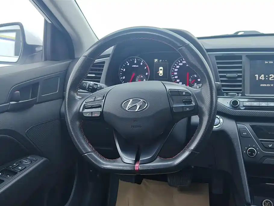 Hyundai Elantra 2018 — фото 15
