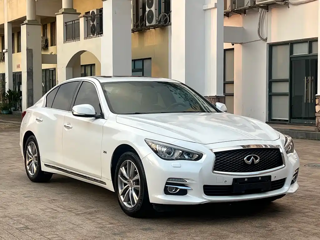 Infiniti Q50L 2015 — фото 3