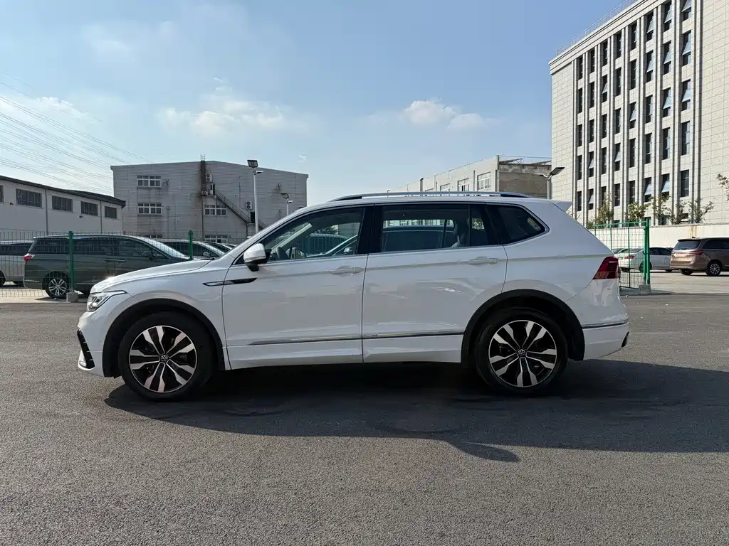 Volkswagen Tiguan L 2022 — фото 21