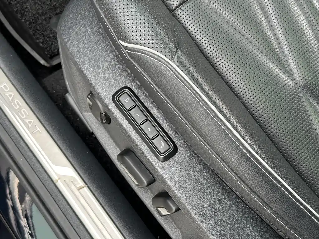 Volkswagen Passat 2023 — фото 7