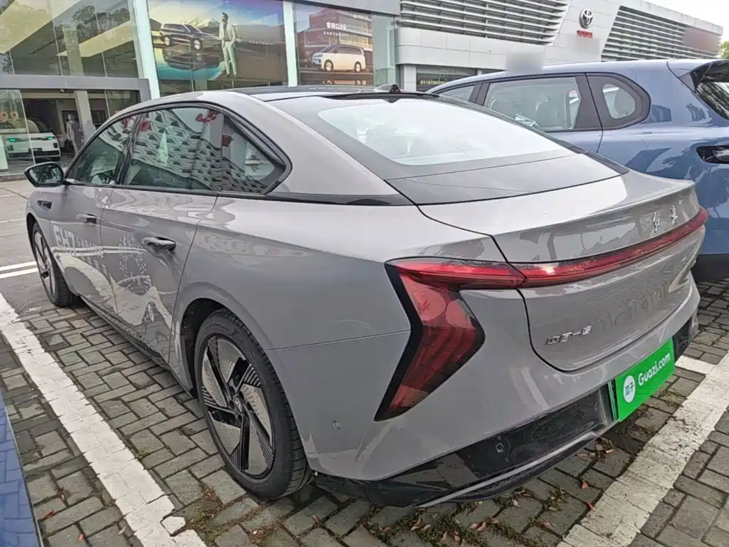 Hongqi EH7 2025