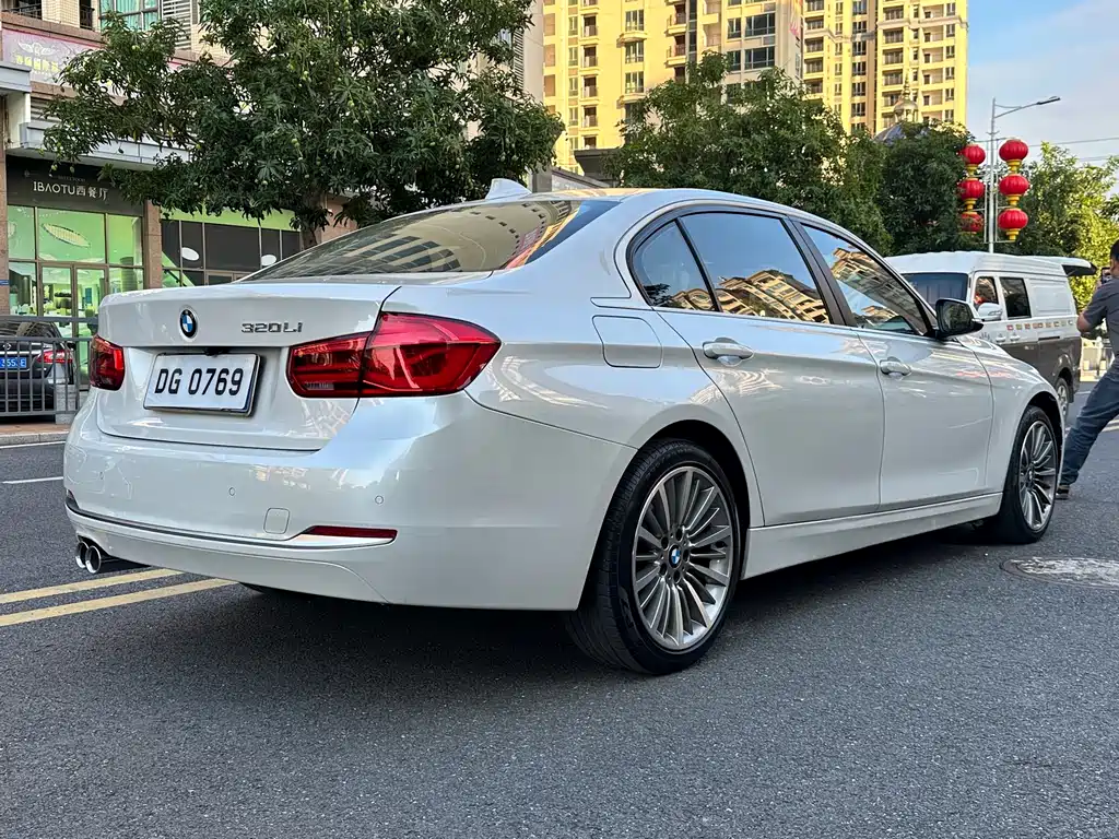BMW 3 Series 2019 — фото 9