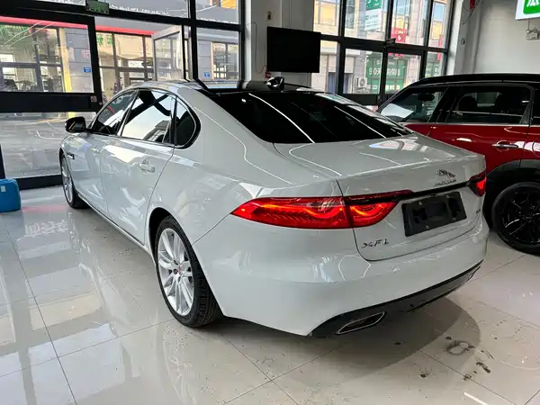 Jaguar XFL 2020