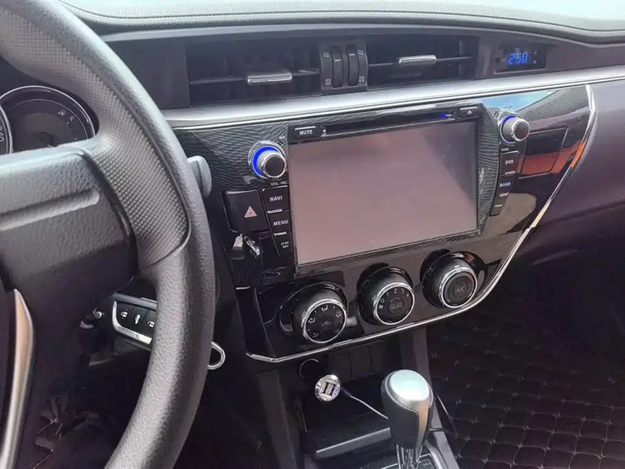 Toyota Corolla 2015 — фото 13