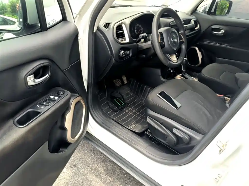 Jeep Renegade 2017 — фото 16