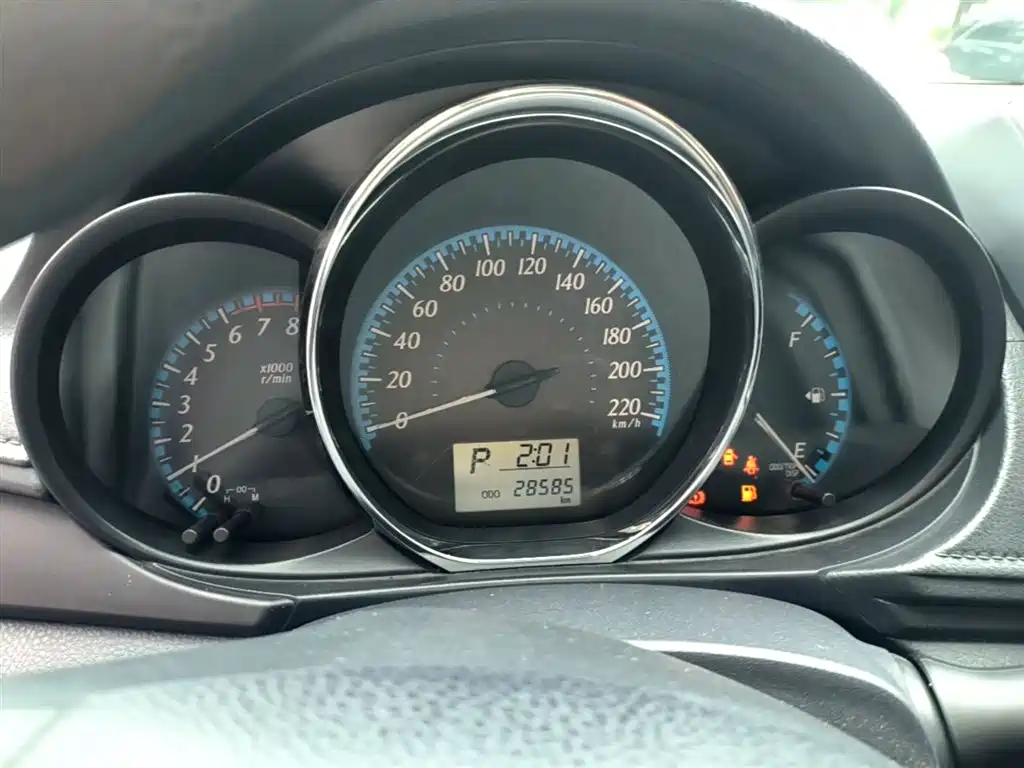 Toyota Yaris L 2018 — фото 12