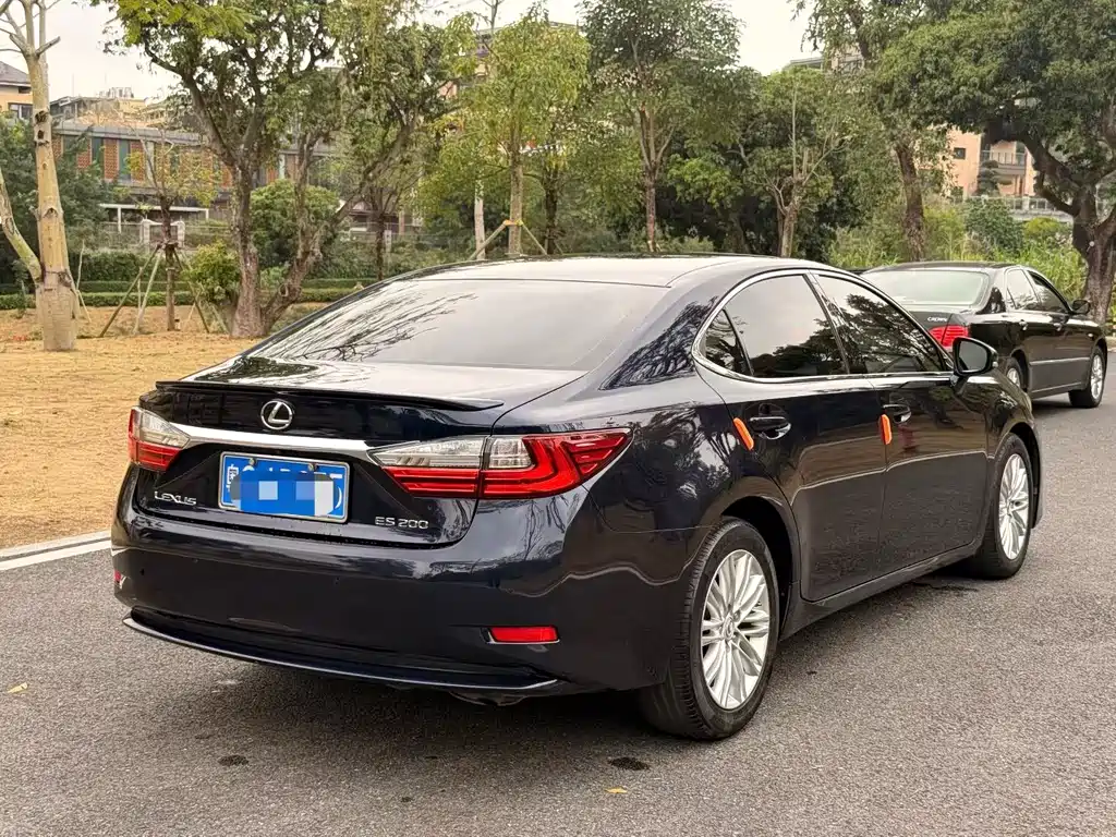 Lexus ES 2018 — фото 7