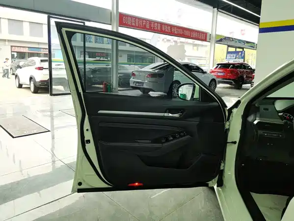 Nissan Teana 2022