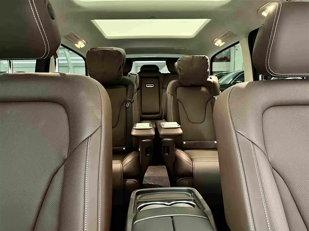 Mercedes-Benz V-Class 2025 — фото 16