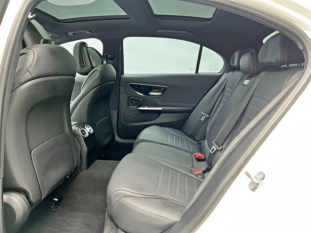 Mercedes-Benz C-Class 2024 — фото 15