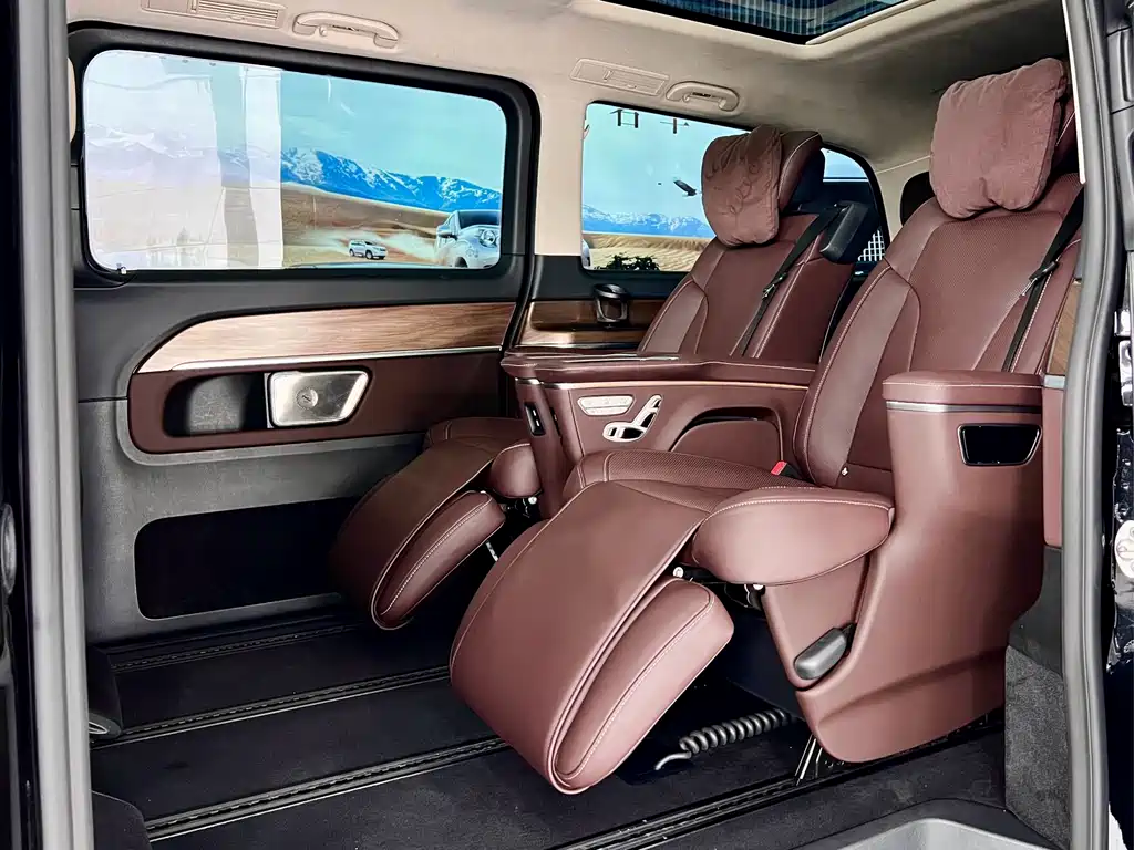 Mercedes-Benz V-Class 2024 — фото 10