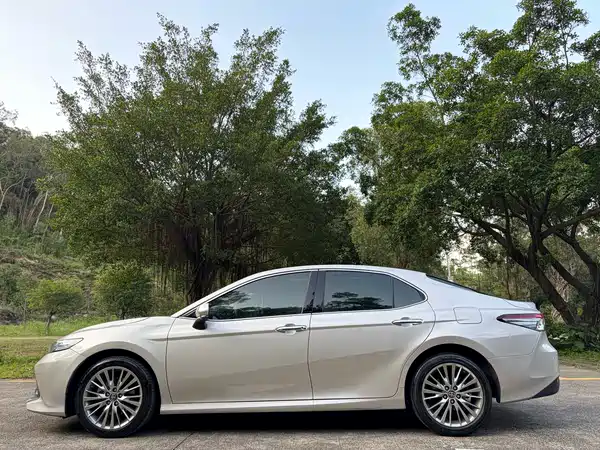 Toyota Camry 2021